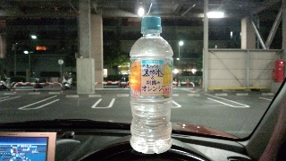 単なるオレンジフレーバーの水
じゃなくて甘味料が入ってる