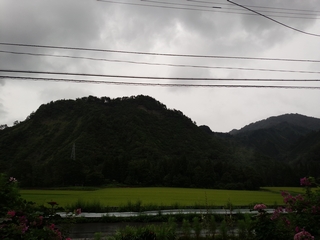 雨が降ったり止んだり...
台風と前線の影響