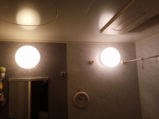 左側が交換した電球 左側が交換した電球