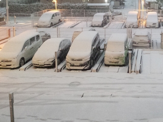 1700過ぎでもう積雪している 1700過ぎでもう積雪している