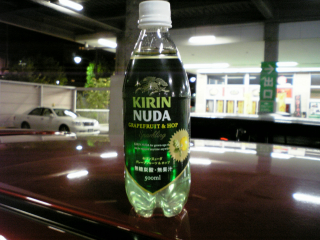 これ、炭酸無しにしてもうちょっとレモンの香りを強めにしたら好きかも...
このままだとかなり炭酸がキツイ