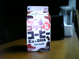 この手のコーヒー牛乳はやっぱり雪印だな ^^;