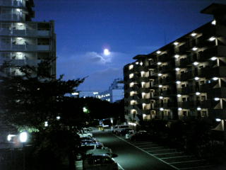 葉月に群雲