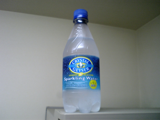 どうなんだろ？
我慢して飲んだけど(タダだし)買うことは無いな...
元々クリスタルガイザーが好きじゃないからかもしれんが