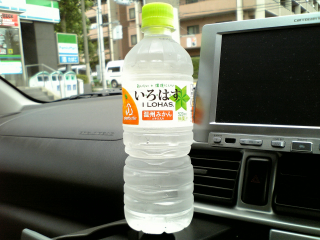 確かに薄いみかんジュースみたいな...
結構味というか香りががクドイ